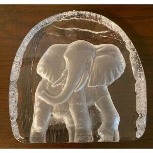 Elephant Etched heavy crystal glass paperweight unmarked 4.5” X 5” EUC